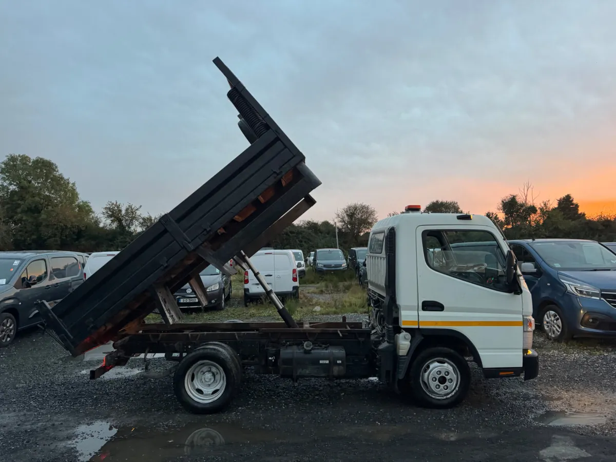 Mitsubishi canter Fuso 3.5 tonne tipper - Image 3