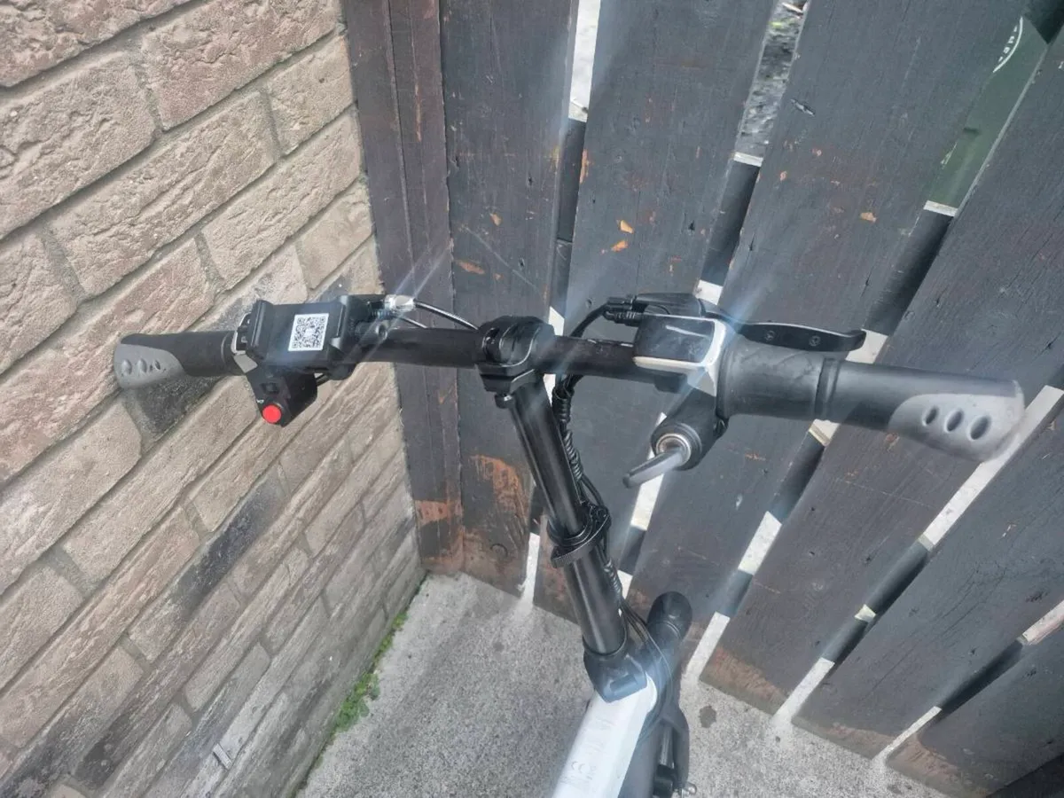 JOBLOT 2 FIIDO D2S PARTS OF REPAIR NOT WORKING AT - Image 4