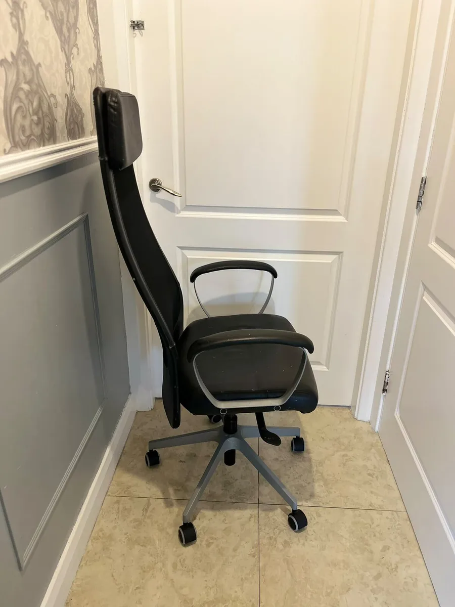 office chair with a high mesh backrest, black seat - Image 1