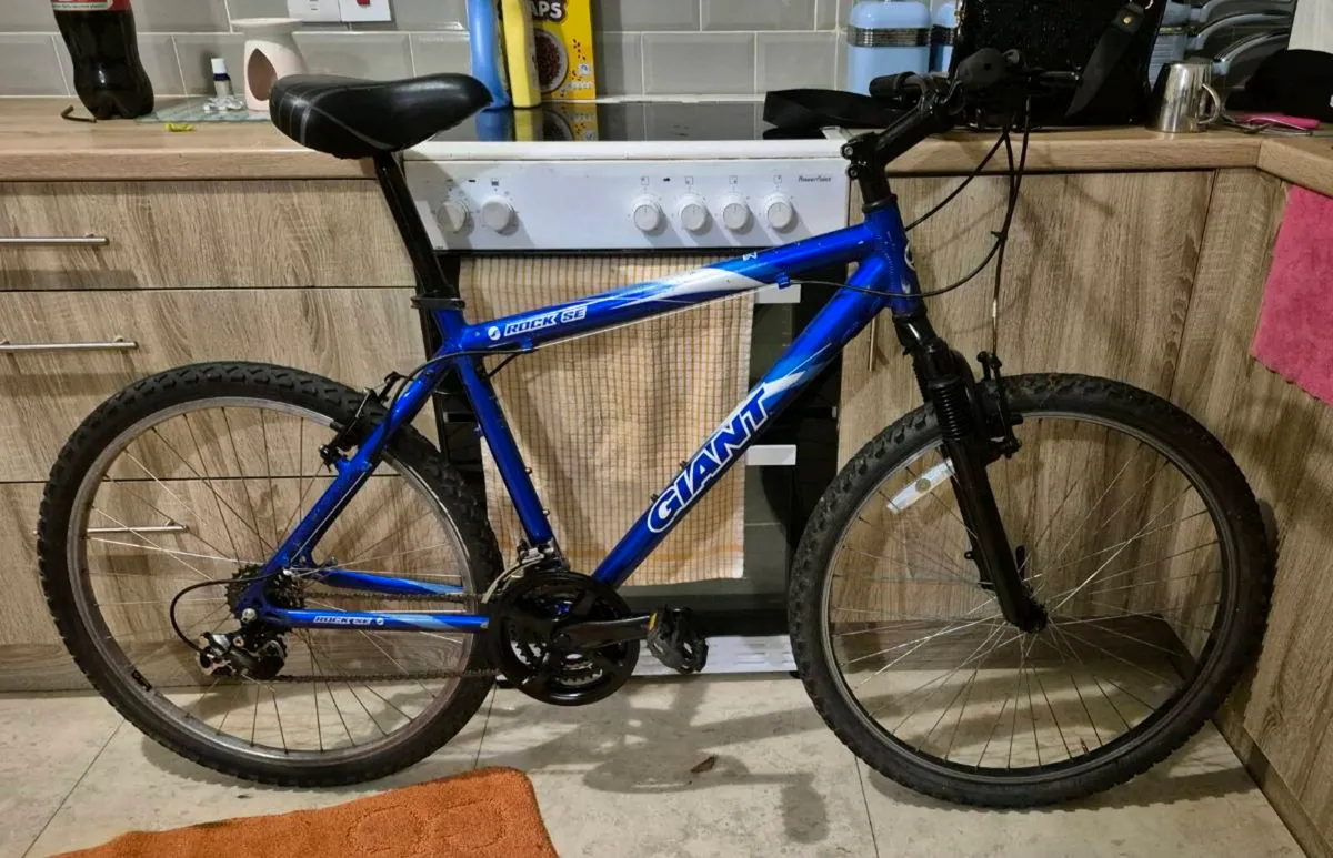 ADULTS BLUE GIANT ROCK 18” FRAME BIKE BRAKES AND - Image 2