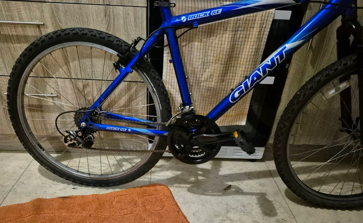 ADULTS BLUE GIANT ROCK 18” FRAME BIKE BRAKES AND - Image 3