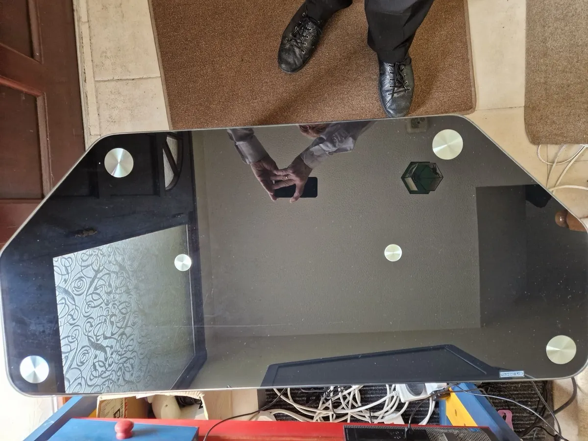 Tempered Glass TV Table, in Excellent/New Conditio - Image 2