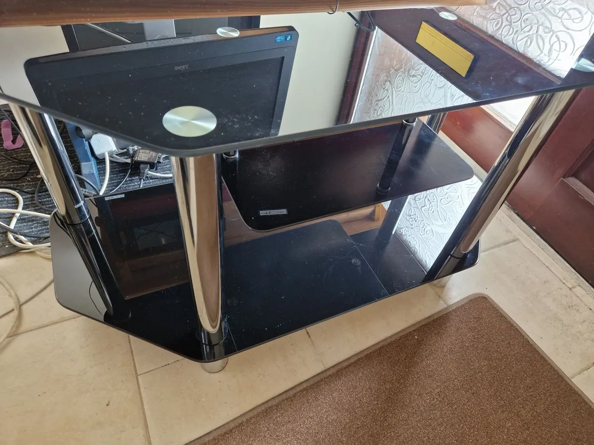 Tempered Glass TV Table, in Excellent/New Conditio - Image 4
