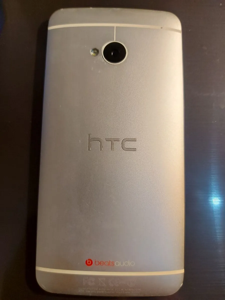 HTC ONE, 32GB, 3 Network, excellent condition - Image 2