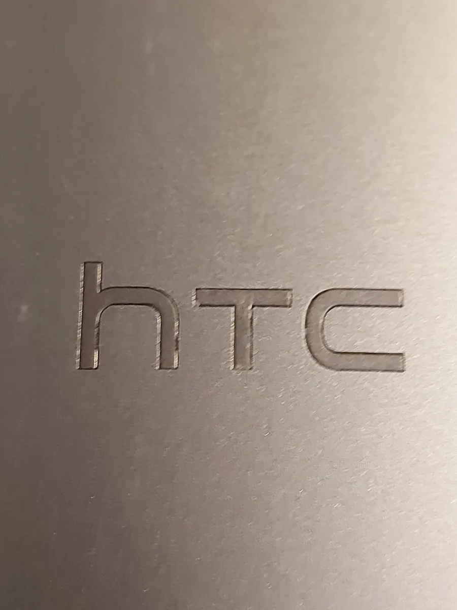 HTC ONE, 32GB, 3 Network, excellent condition - Image 3