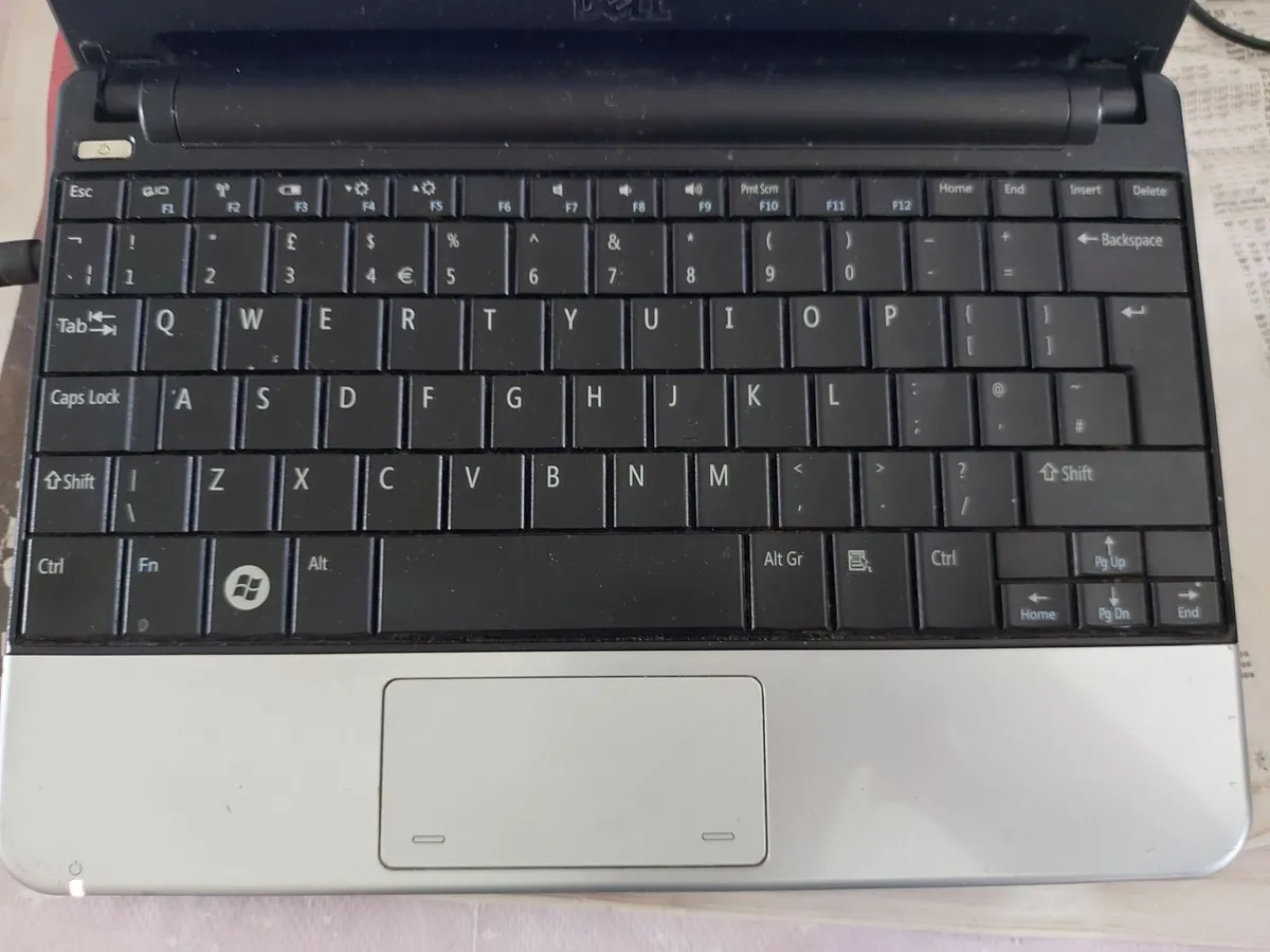 DELL Inspiron Mini 10 Laptop, 1GB, 150GB, Win 7 - Image 2
