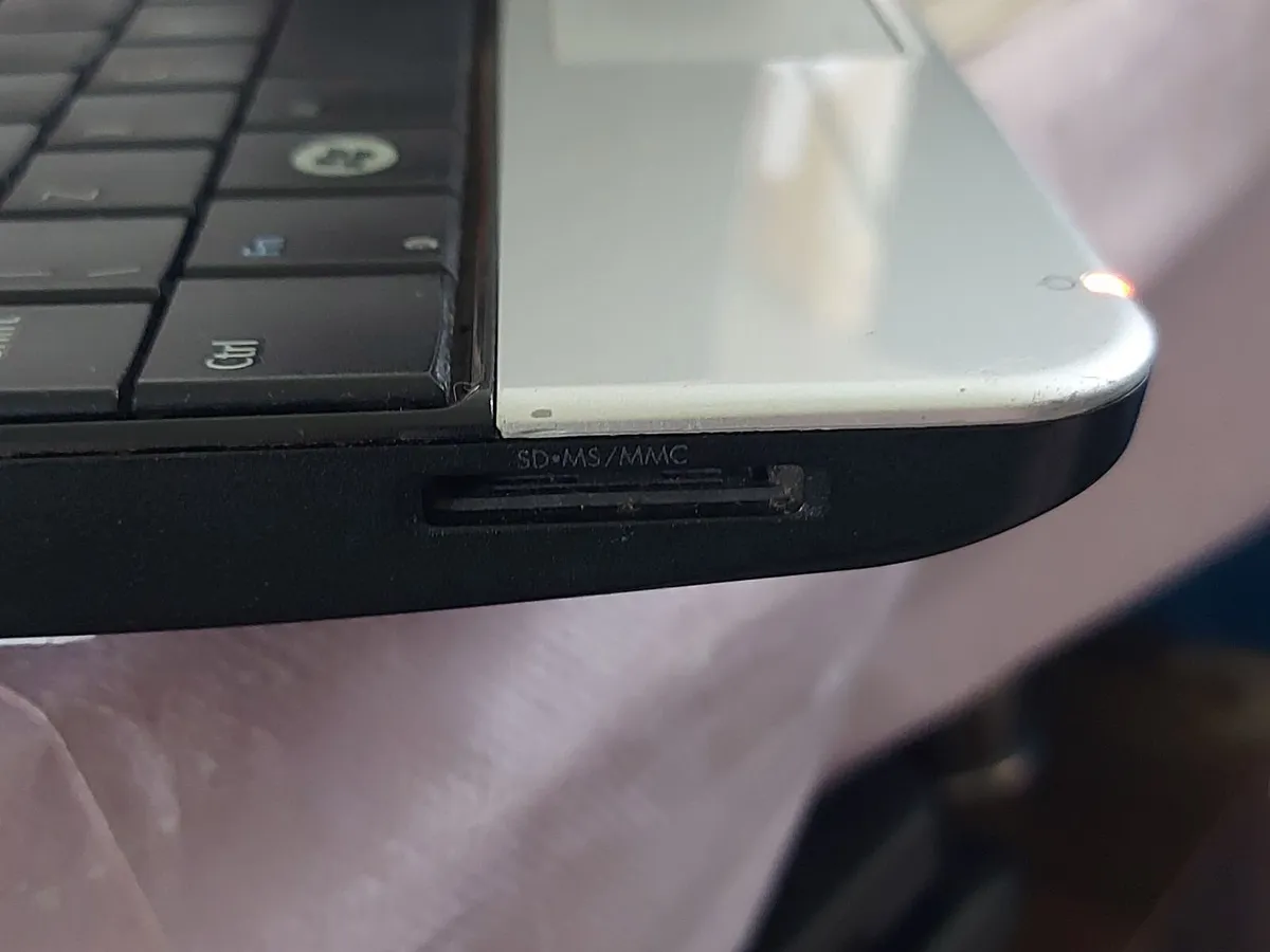 DELL Inspiron Mini 10 Laptop, 1GB, 150GB, Win 7 - Image 3