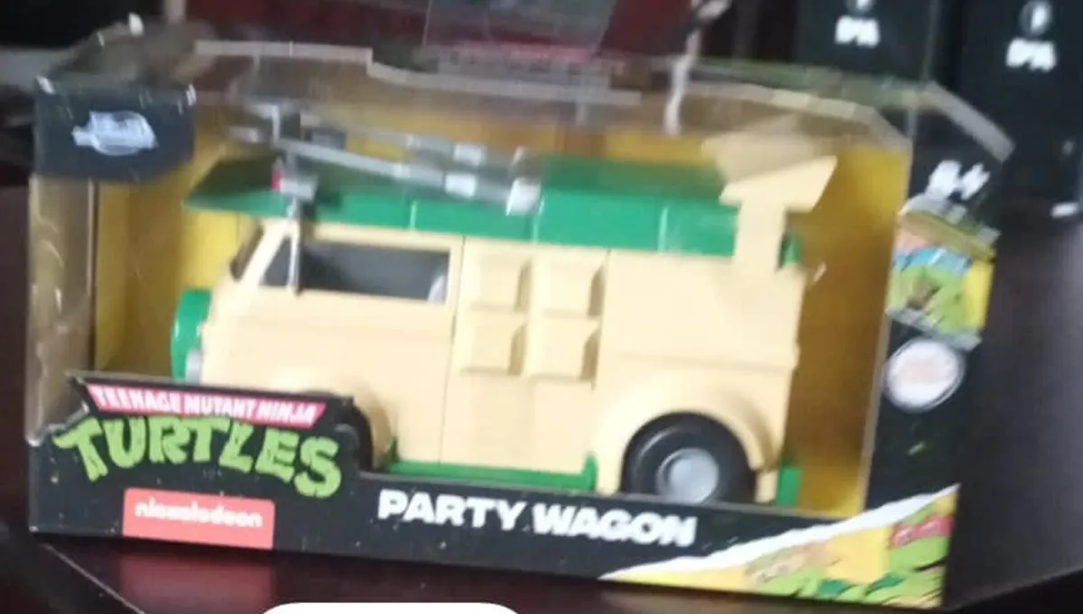 TGE TURTLES PARTY WAGON DIECAST MODEL