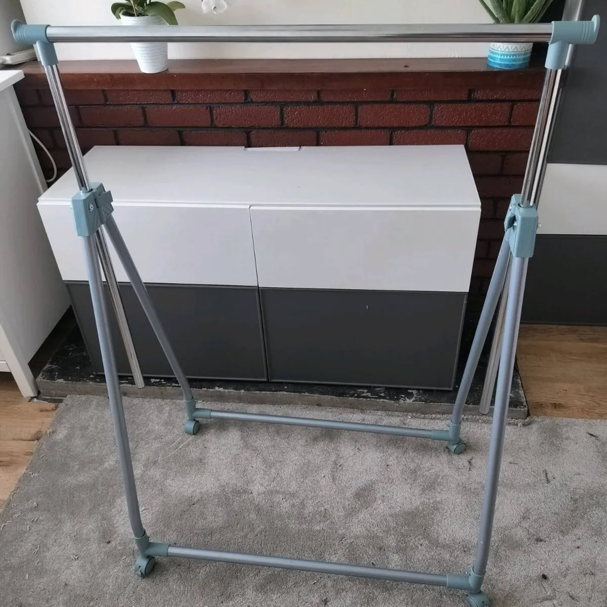 Clothes rail