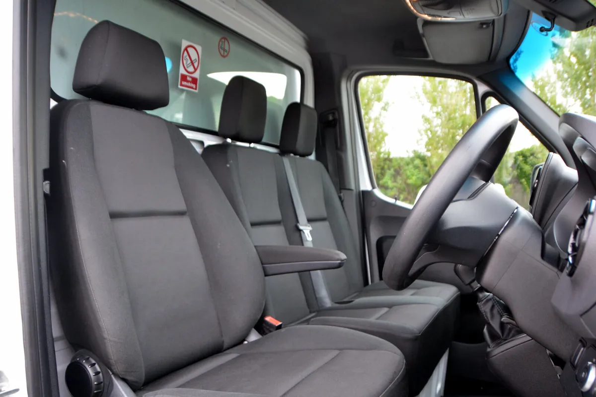 Mercedes-Benz Sprinter Luton Box & Tail Lift - Image 4