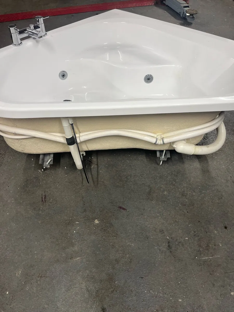 Jacuzzi - Image 3