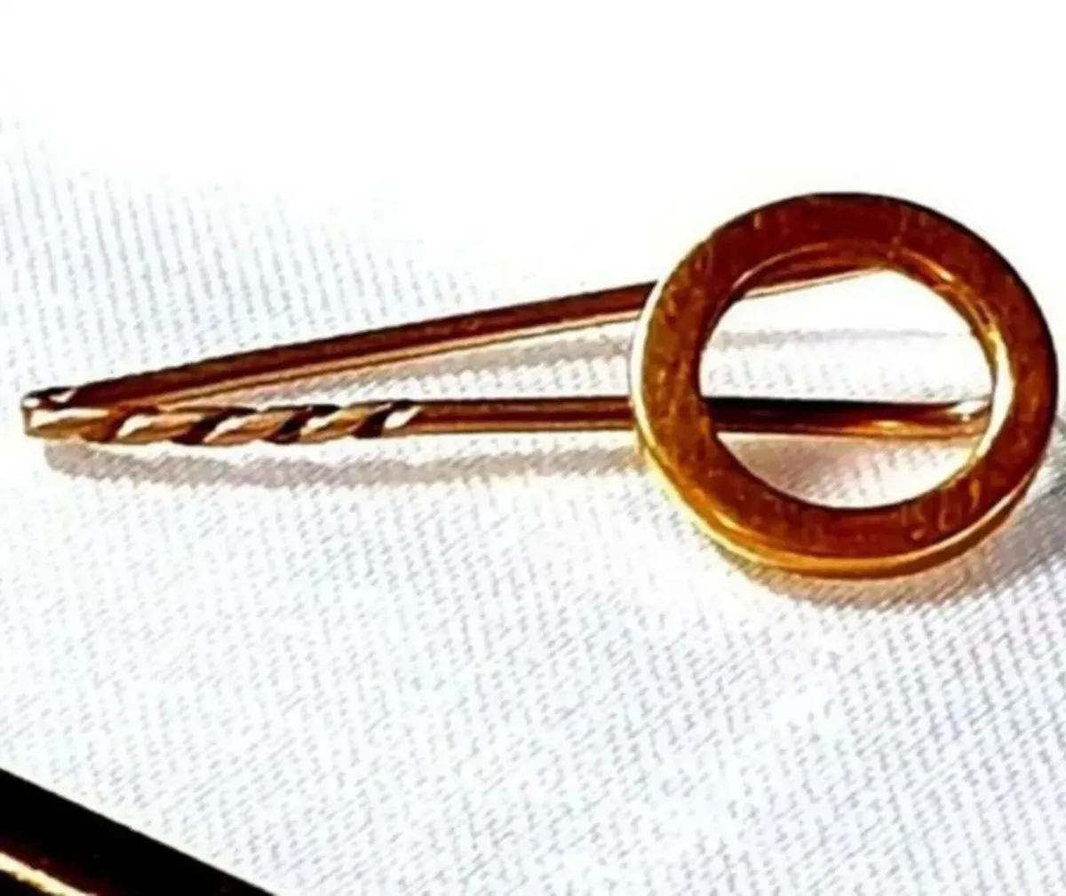 Vintage 9ct Gold Tie Pin - Image 1
