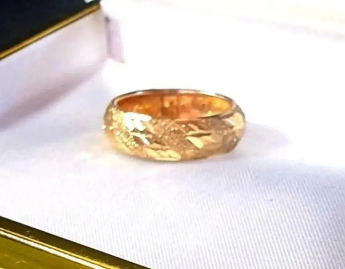 Vintage Hallmarked 9ct Gold Wedding Ring - Image 3