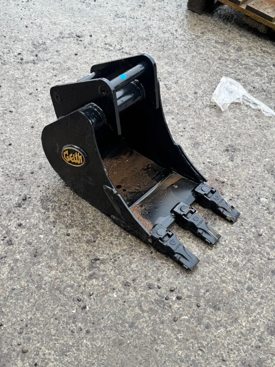 11” Geith Bucket on 30mm pins - Image 1