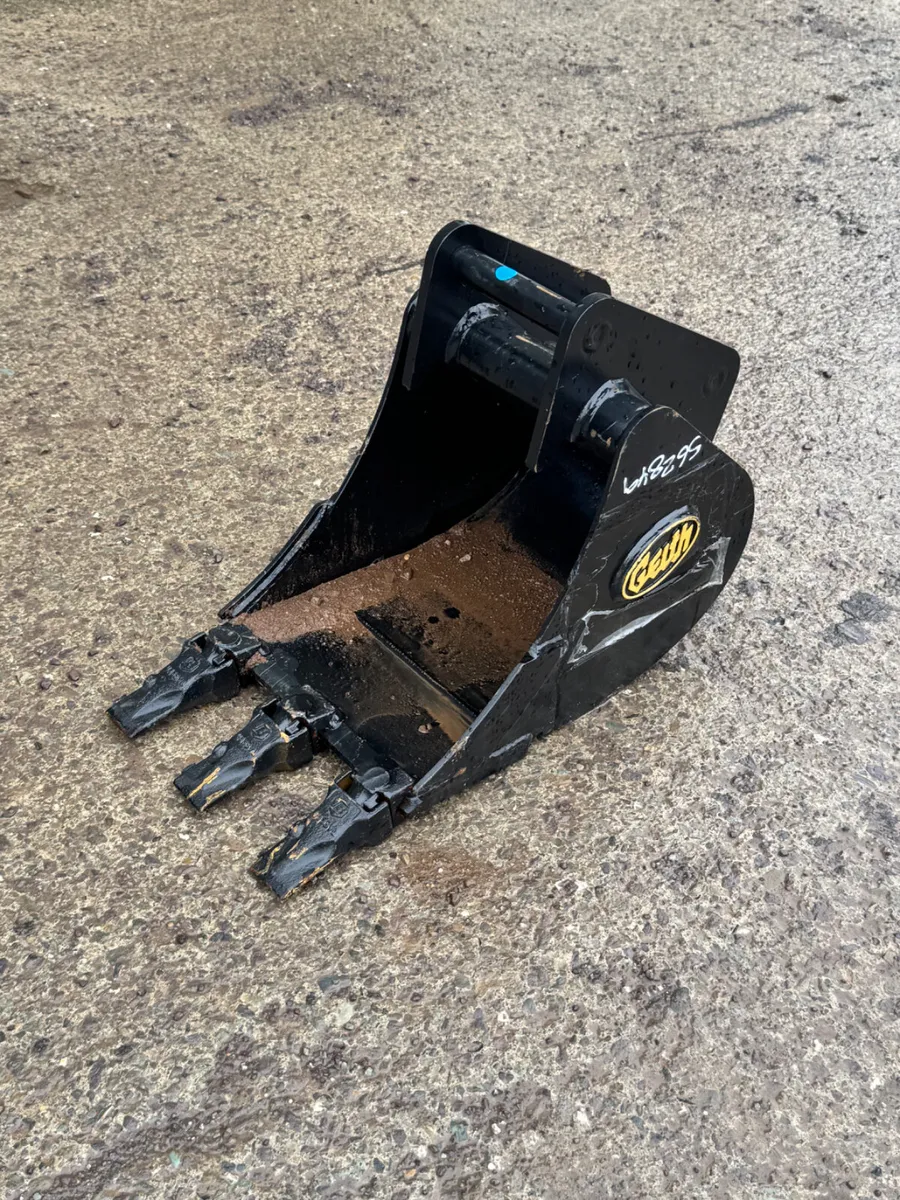 11” Geith Bucket on 30mm pins - Image 3