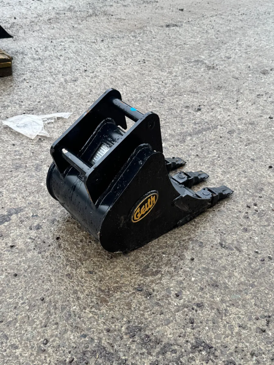 11” Geith Bucket on 30mm pins - Image 2