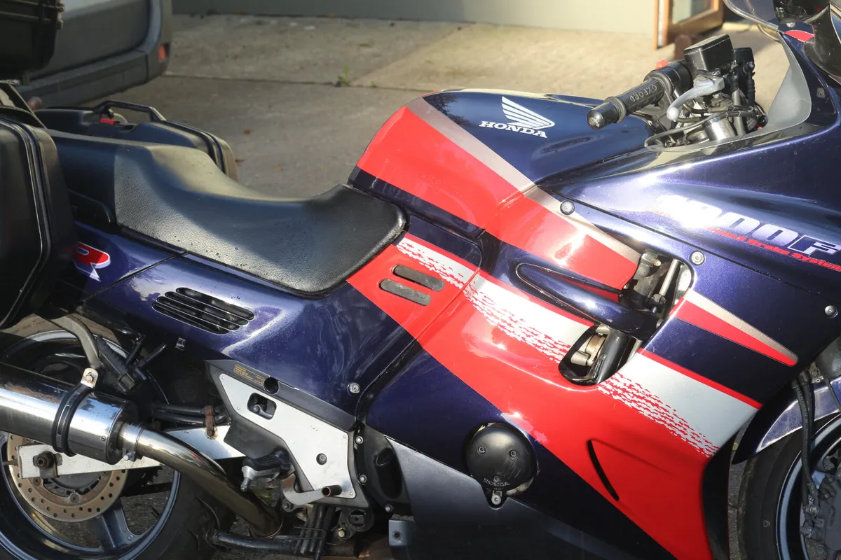 1994 Honda CBR1000 F with panniers - Image 4