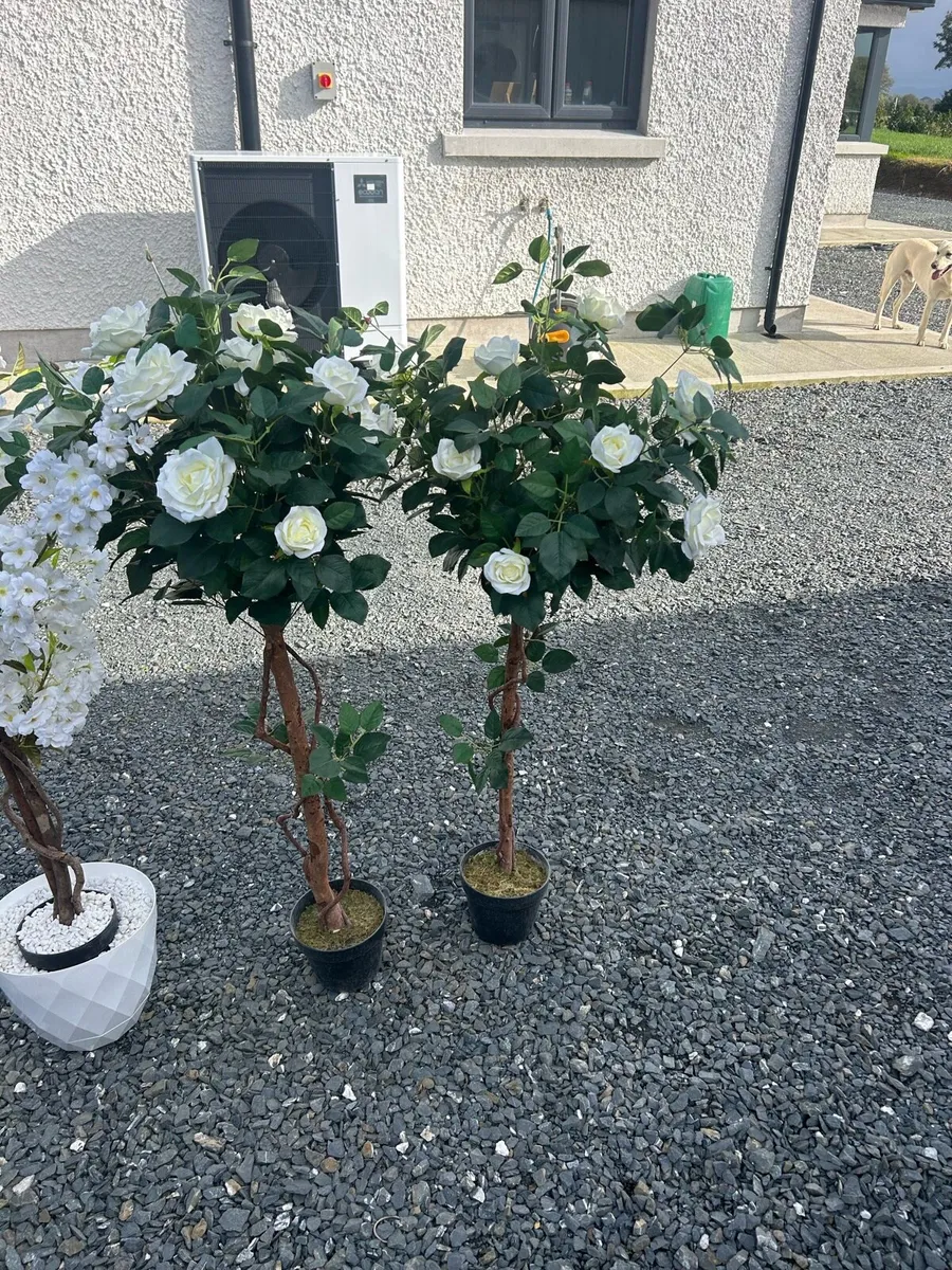 Faux flowers - Image 1