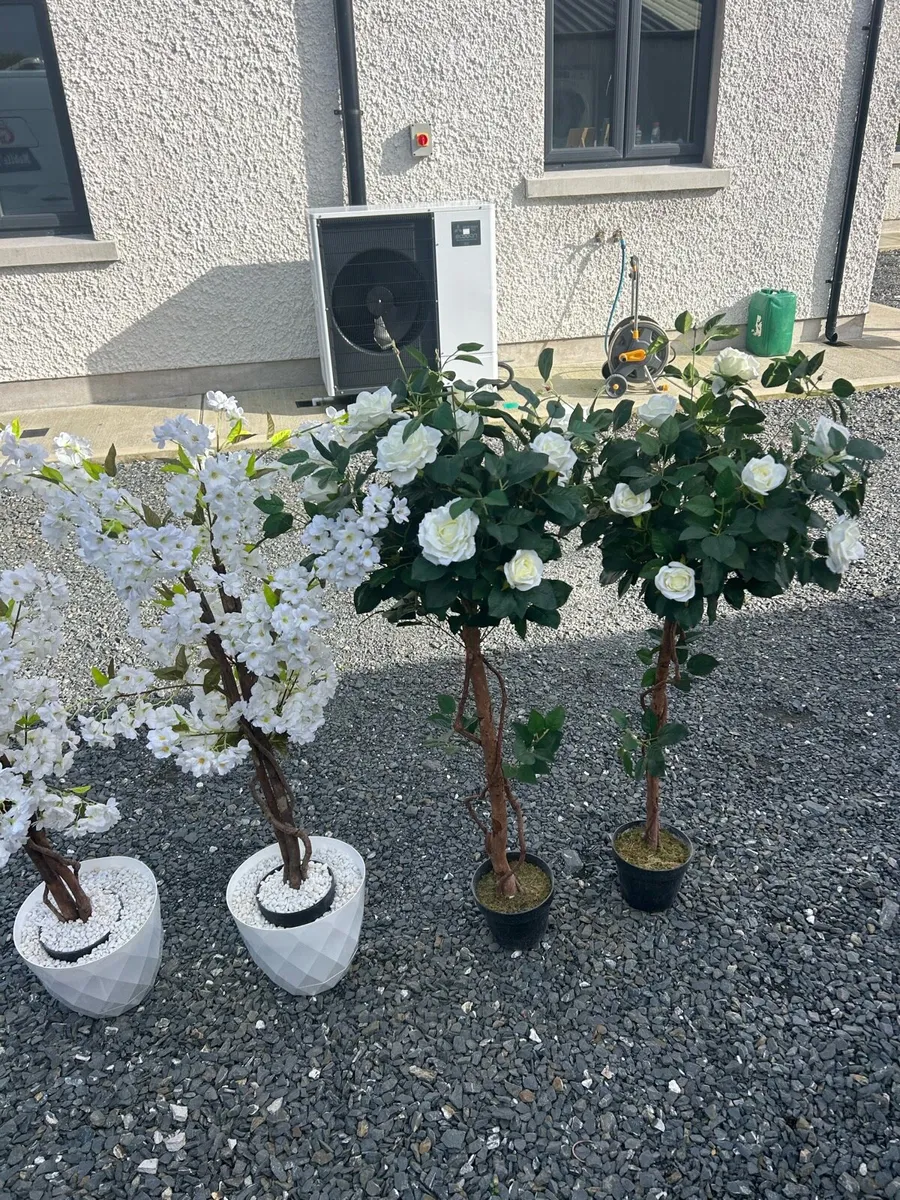 Faux flowers - Image 2