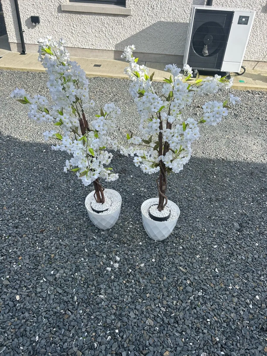 Faux flowers - Image 3
