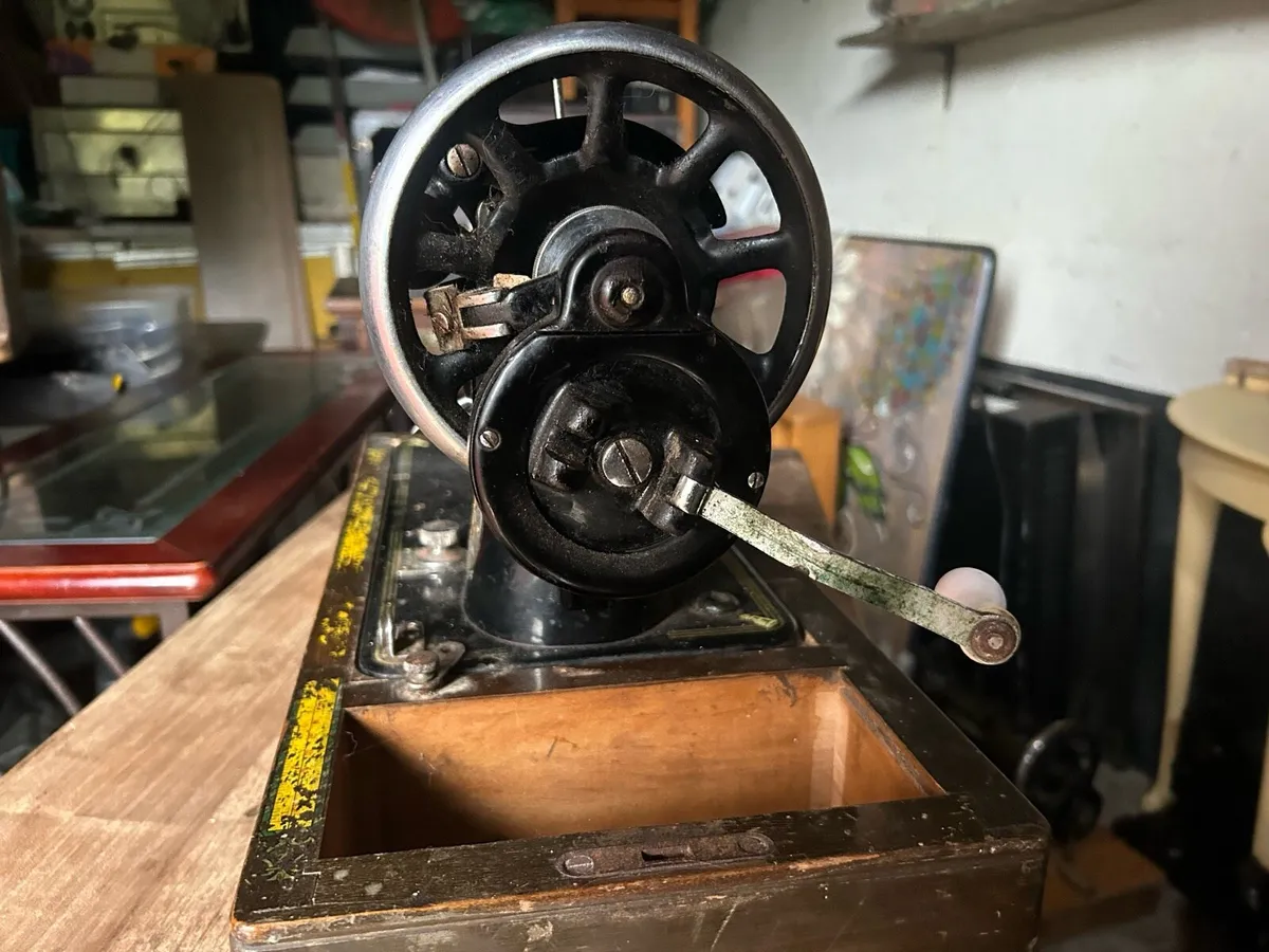 Antique Windmill Sewing Machine - Image 4
