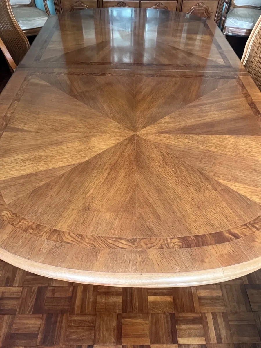 Complete Dining room set - Image 1