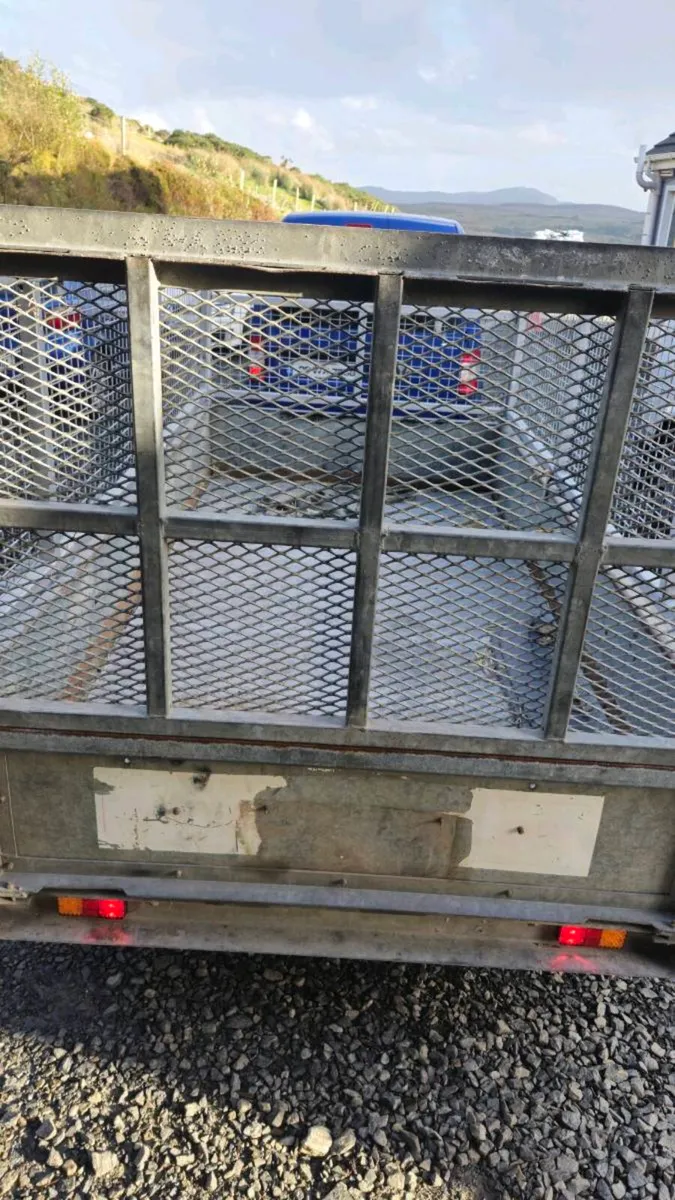 Trailer - Image 1
