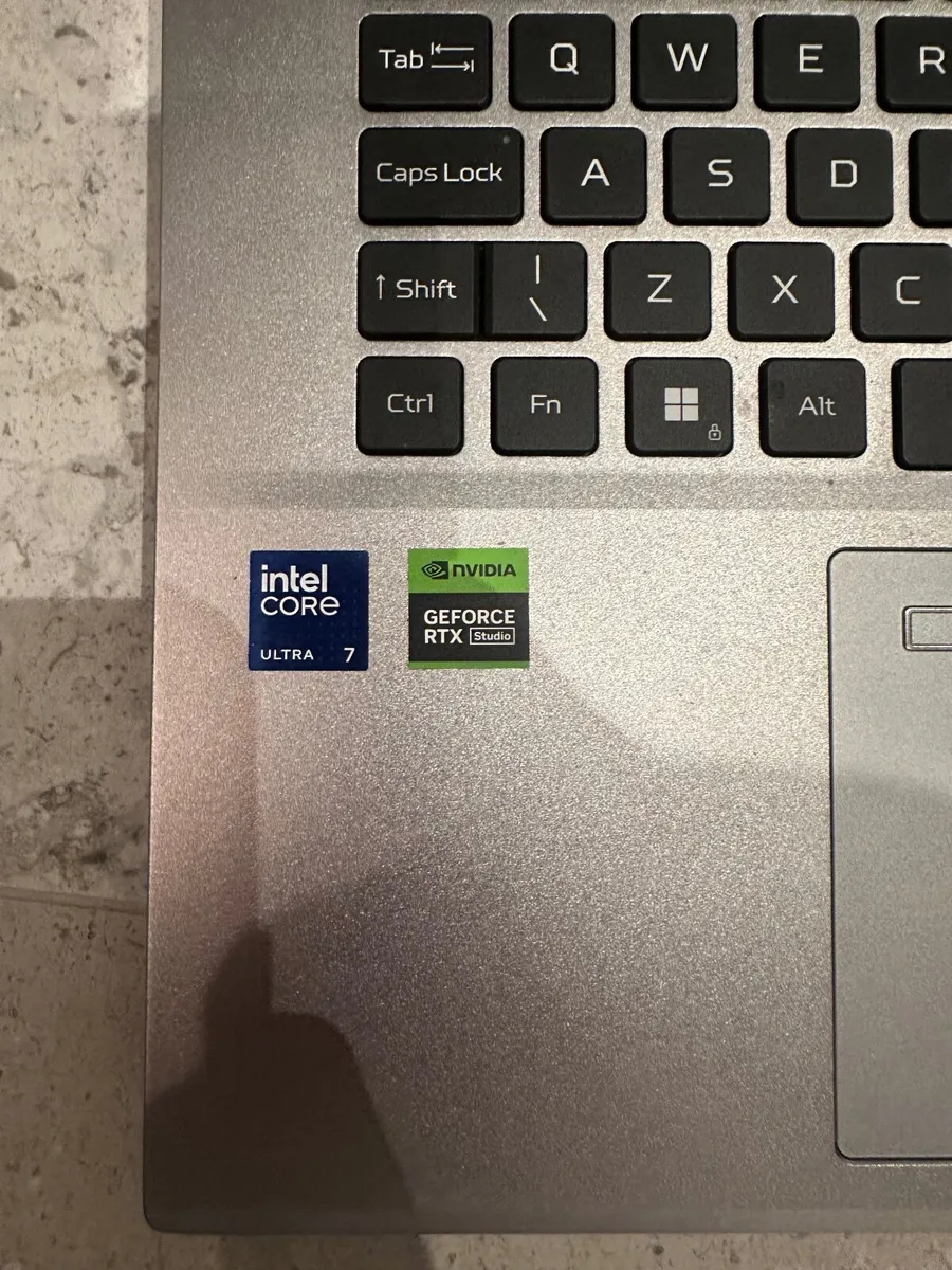 Laptop - Image 4