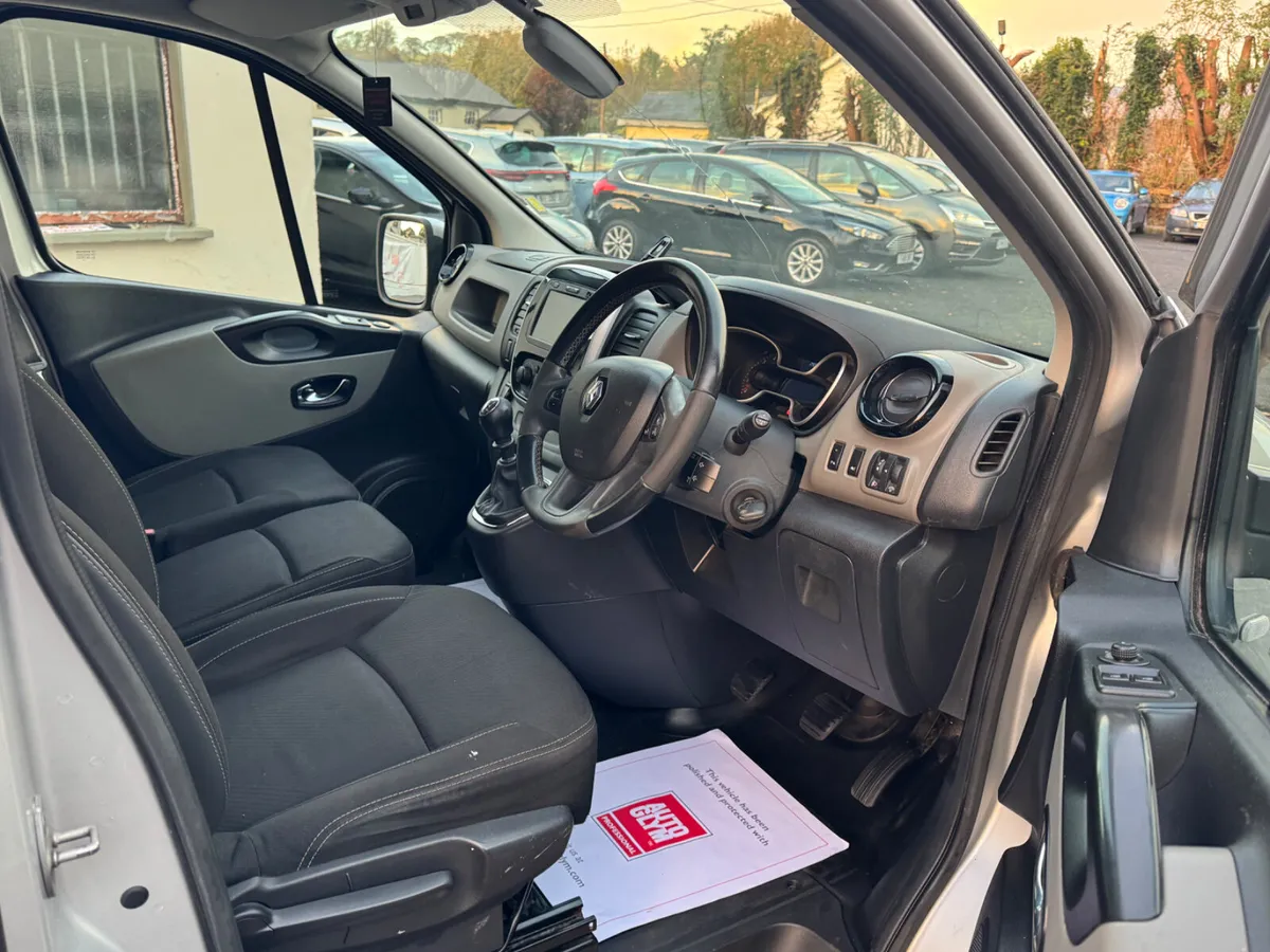 2019 Renault Trafic  Sport - Image 3