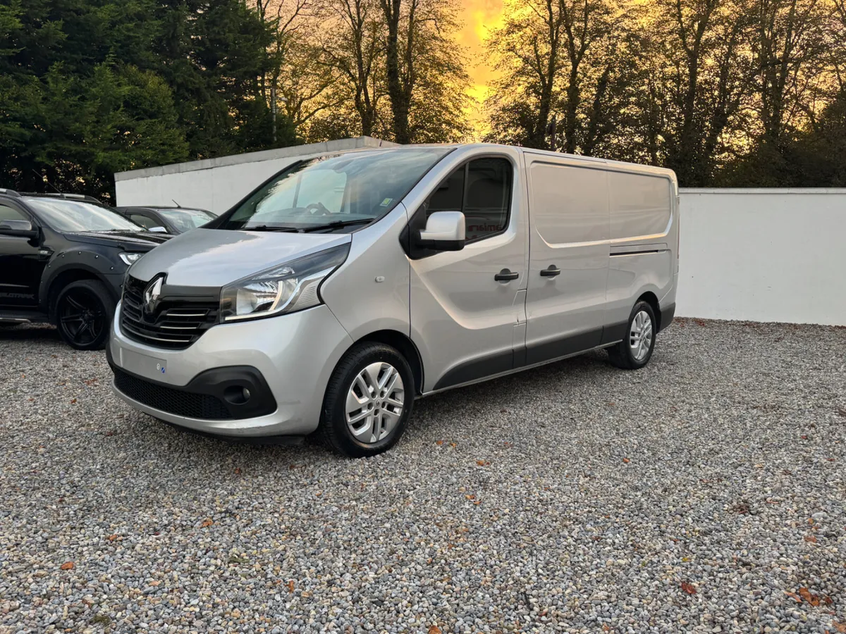 2019 Renault Trafic  Sport - Image 2