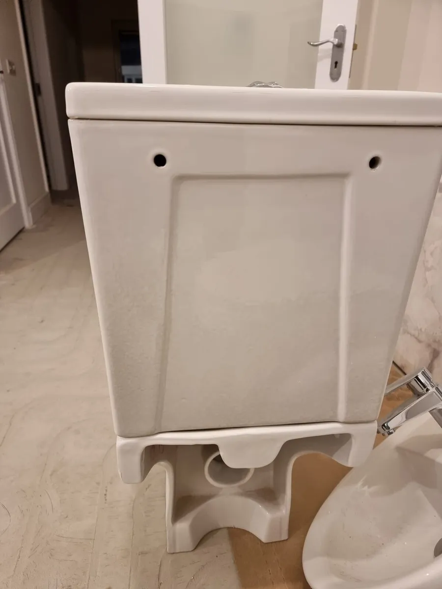 Toilets - Image 4