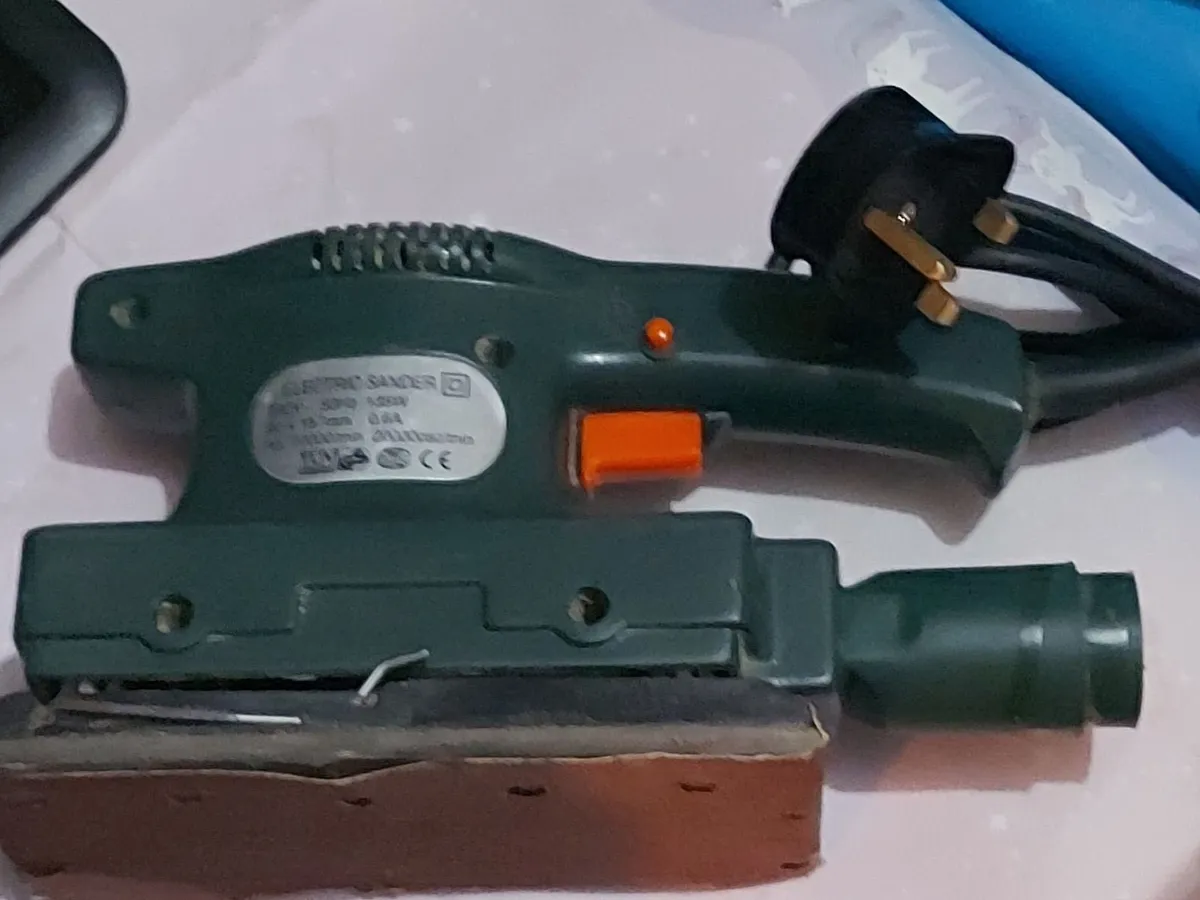 Black & Decker, 135W Orbital Sander Model No BB-SA - Image 2