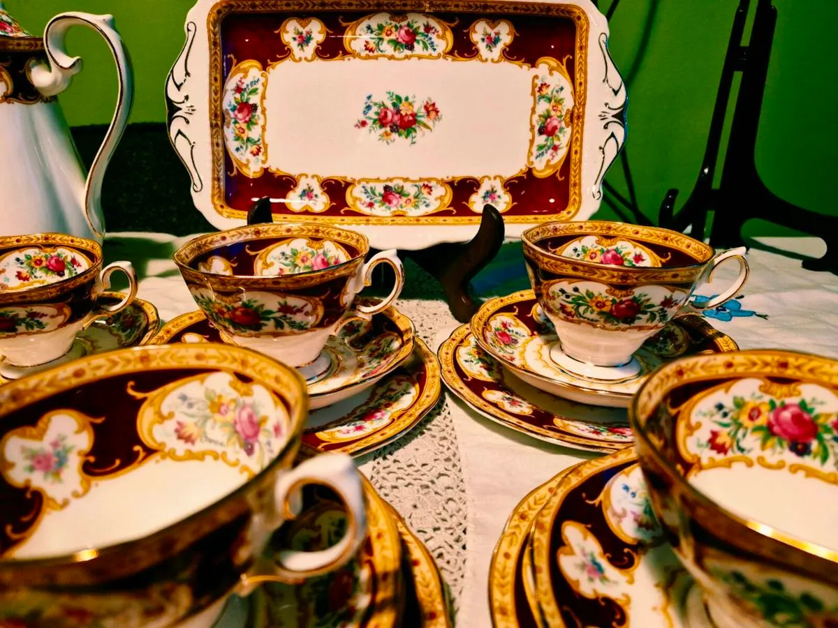 Royal albert Lady Hamilton 41 piece. - Image 4