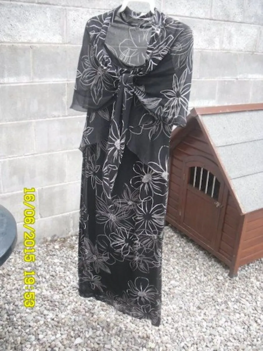 BRAND NEW LadyH Designer Dress with Matching Shawl - Image 3