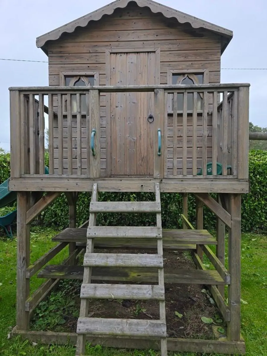 Wooden playhouse with slide and swings - Image 4