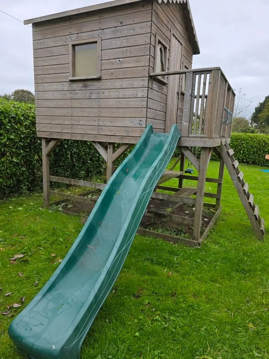 Wooden playhouse with slide and swings - Image 2