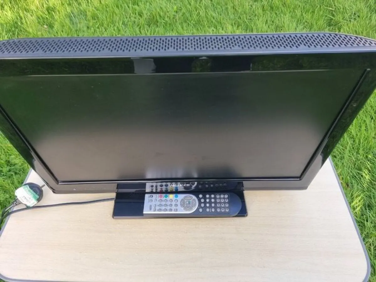 20-inch Walker brand television - Image 4