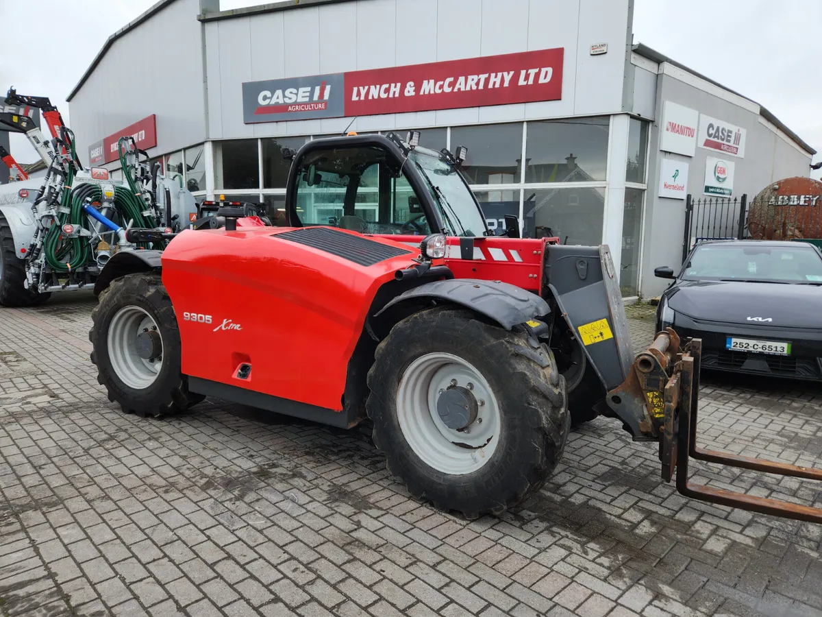 2016 Massey Ferguson 9305 telescopic loader - Image 1