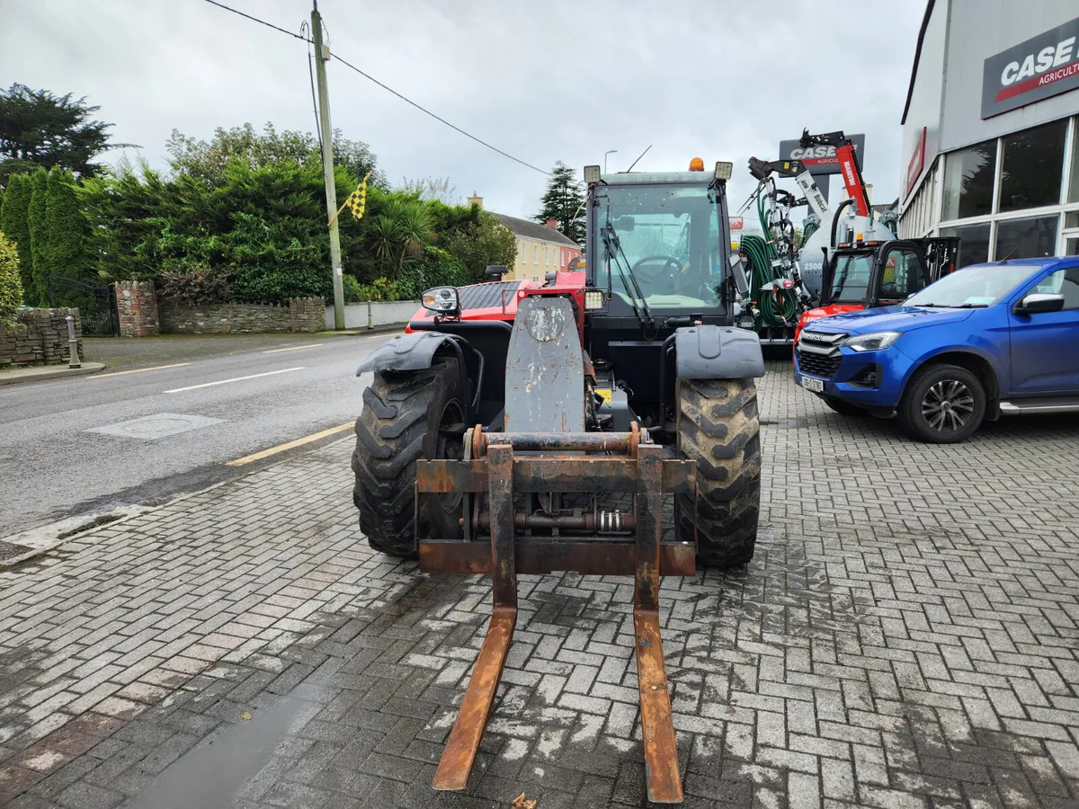 2016 Massey Ferguson 9305 telescopic loader - Image 3