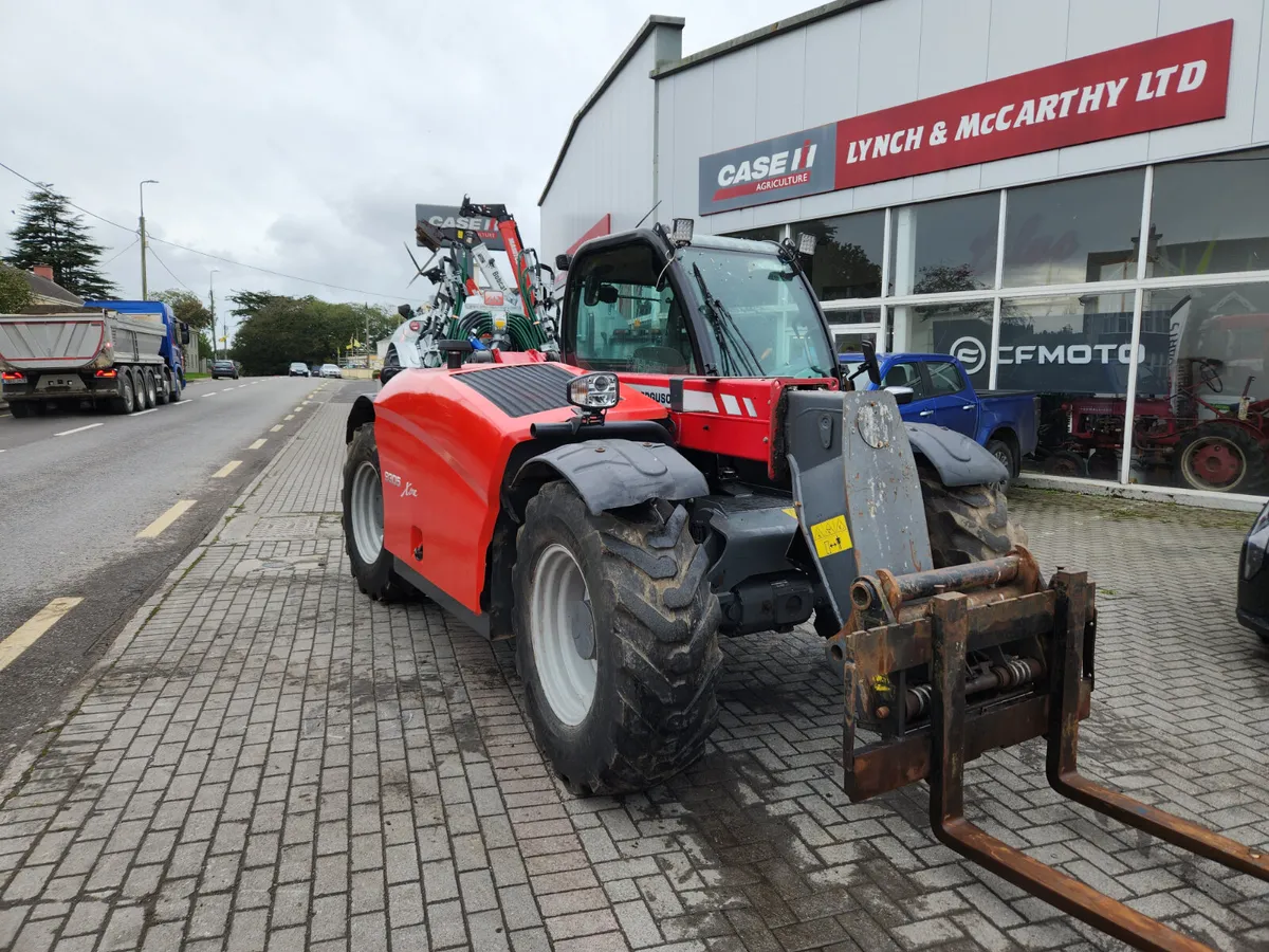 2016 Massey Ferguson 9305 telescopic loader - Image 2