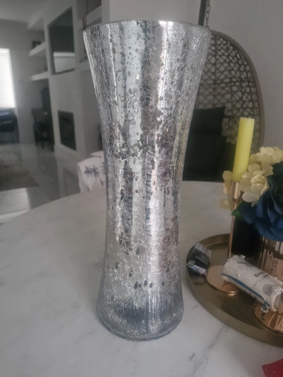 Silver glittered vase - Image 2