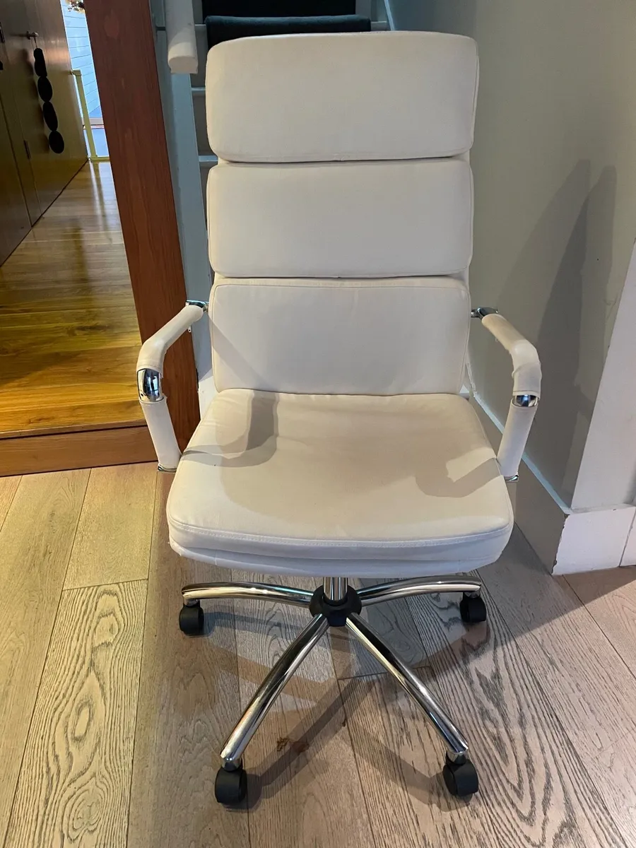 Office chair - Image 1