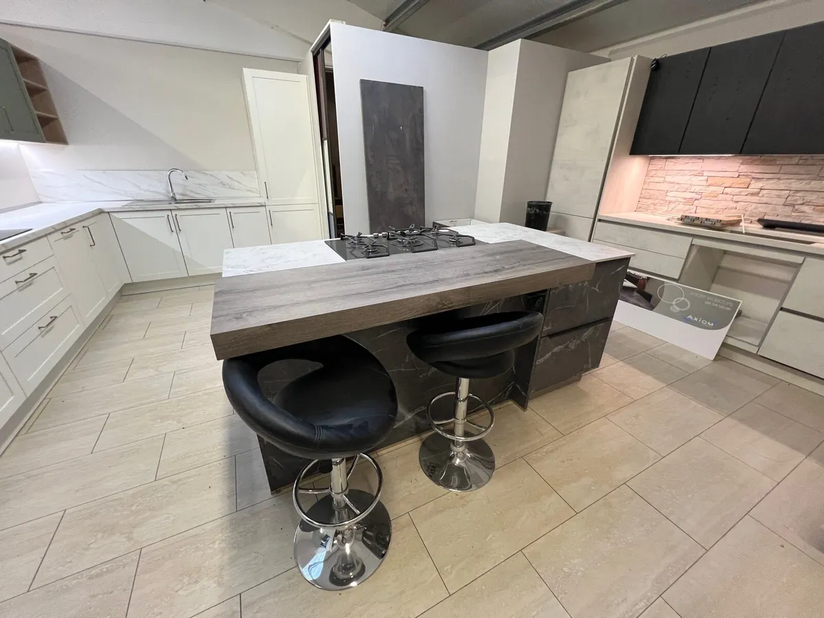 Kitchen island - Image 2