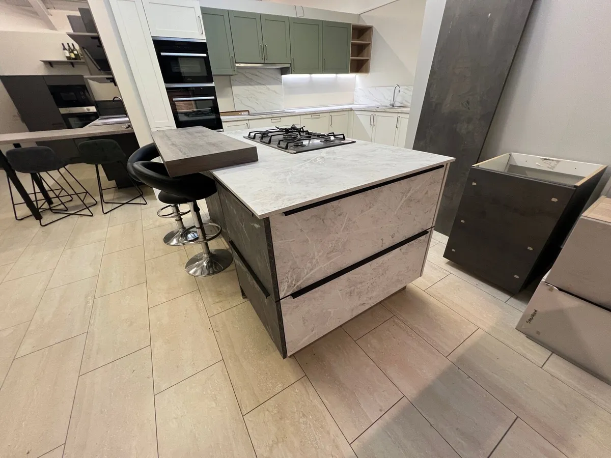 Kitchen island - Image 3