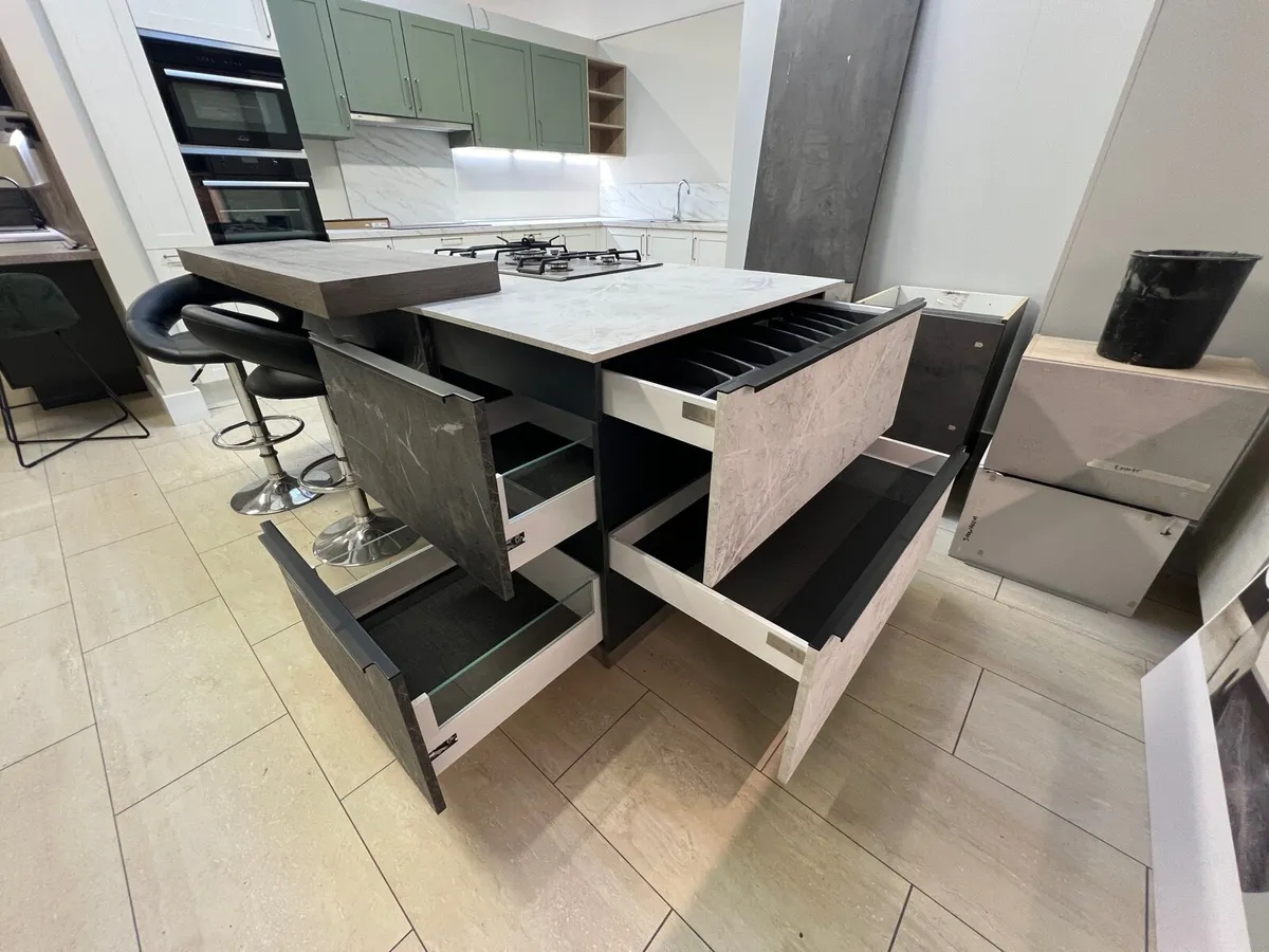 Kitchen island - Image 4