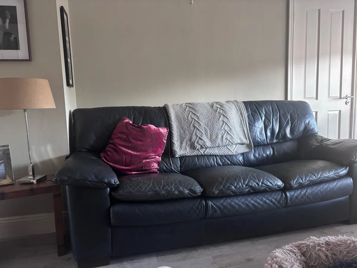 Large three seater couch in good condition - Image 1