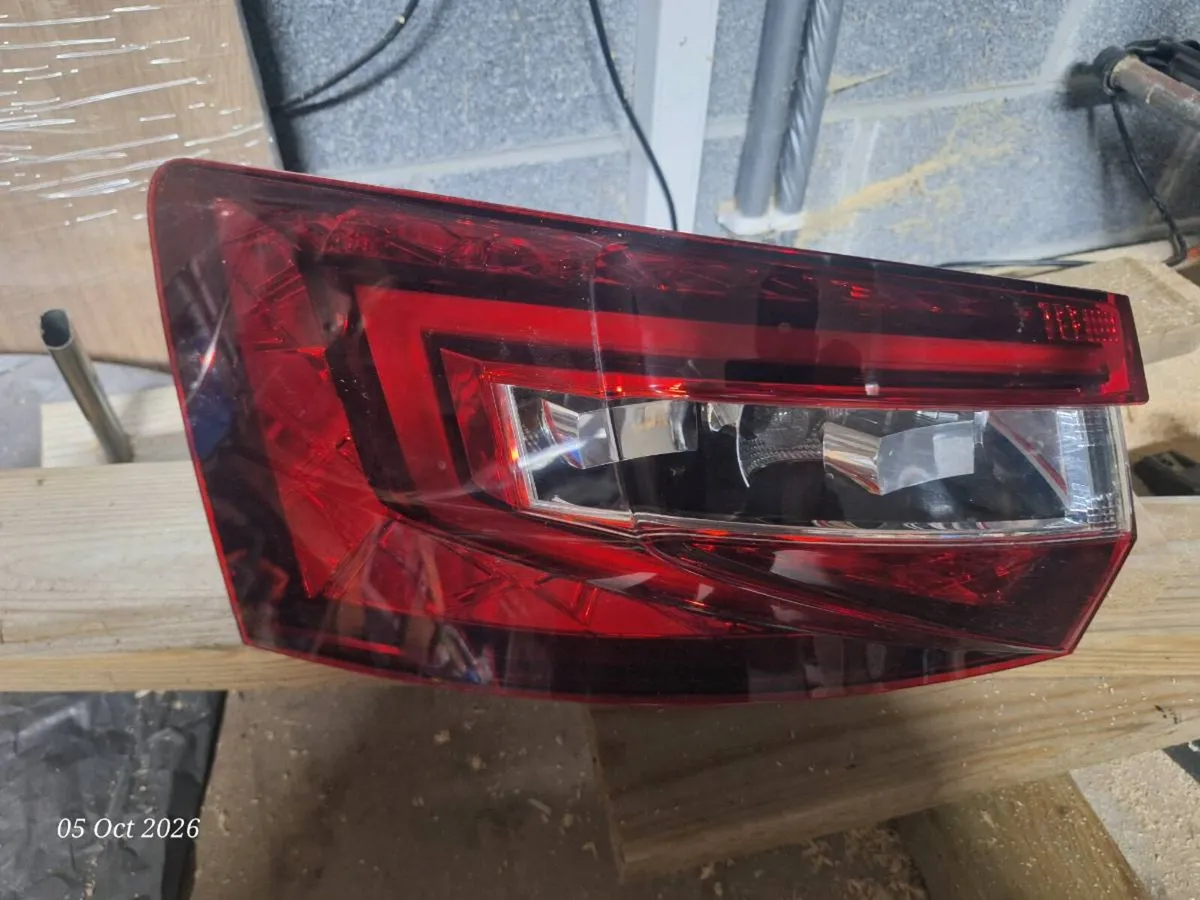 Skoda Superb Rear LHS Outer Tail Light - Image 2