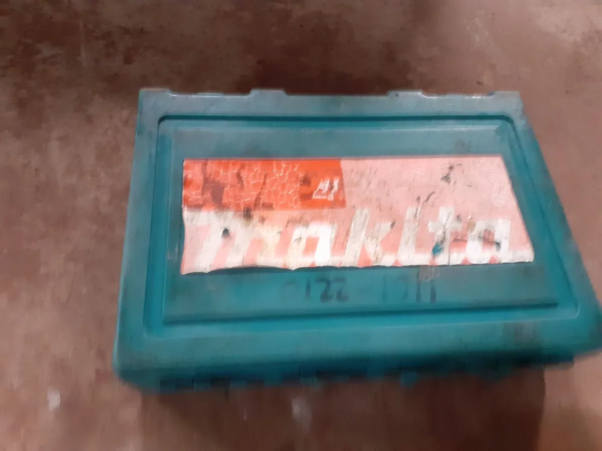MAKITA HP2050 110V DRILL - Image 2