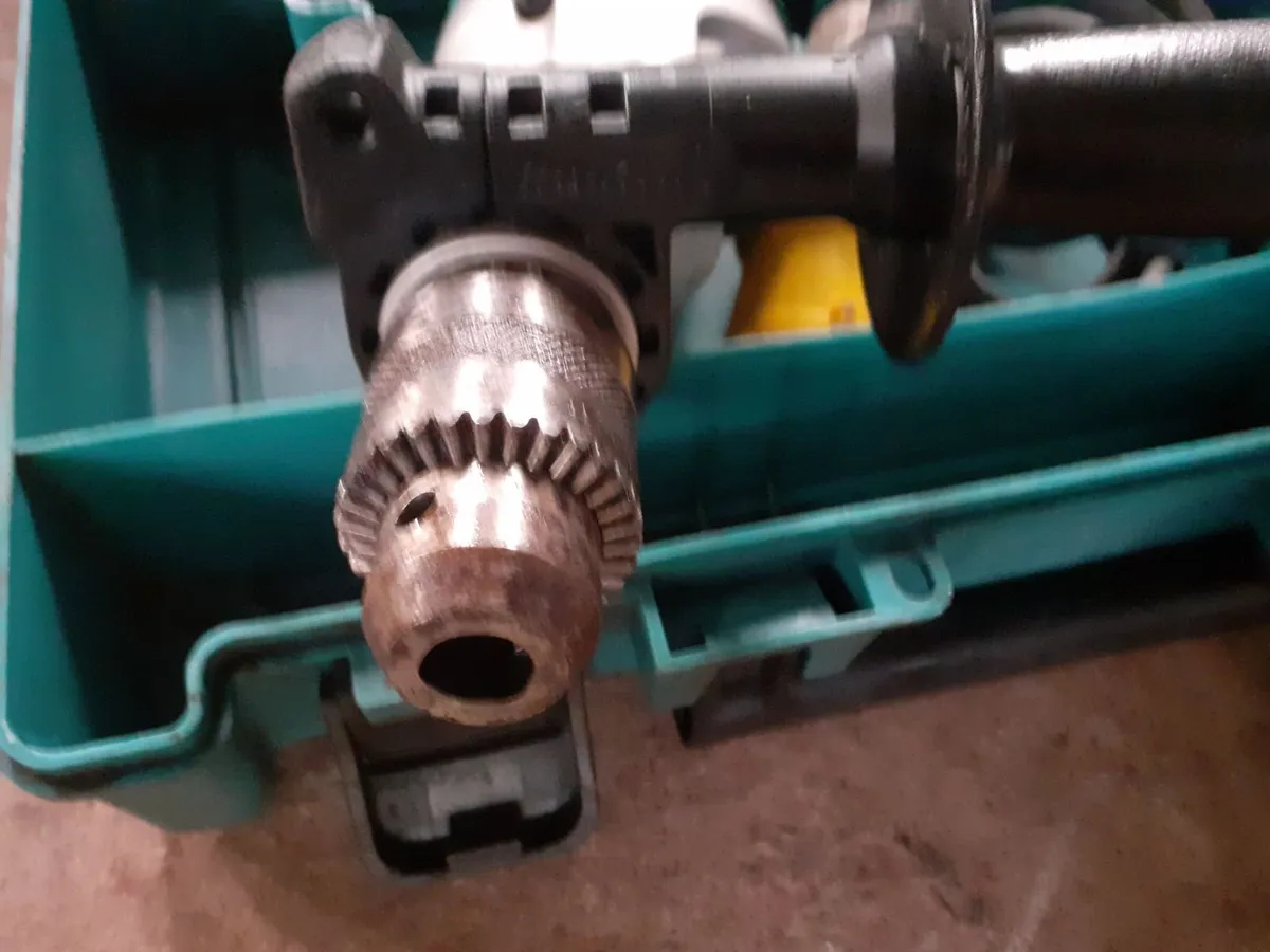 MAKITA HP2050 110V DRILL - Image 3