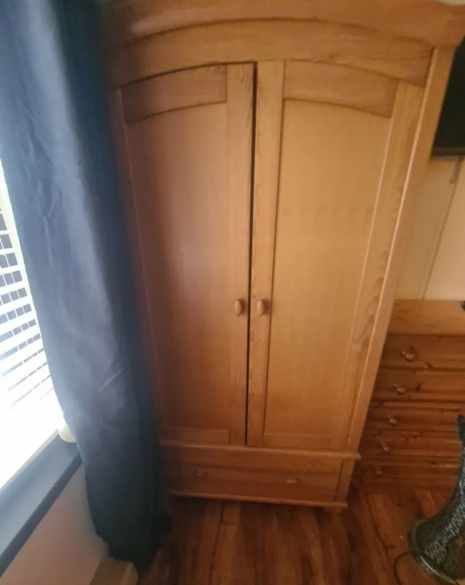 Double wardrobe - Image 2